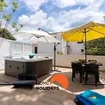 #266 Luxury Jacuzzy & Premium فيلة