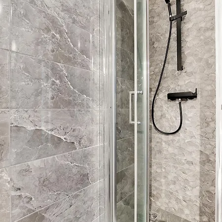 #266 Luxury Spacious & Premium Αλμπουφέιρα