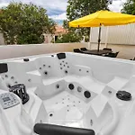 #266 Luxury Jacuzzy & Premium Vila *